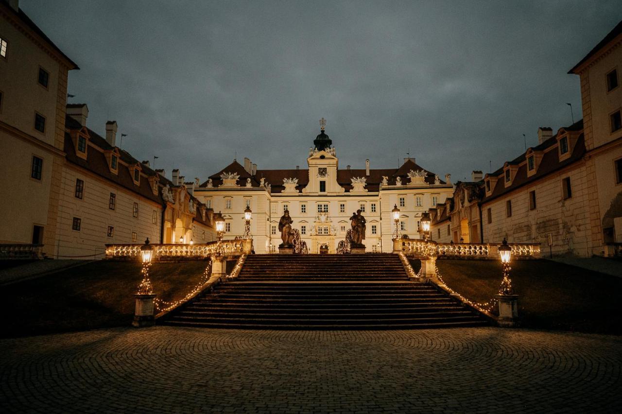 ANTON FLORIAN, zámecký hotel Valtice Esterno foto