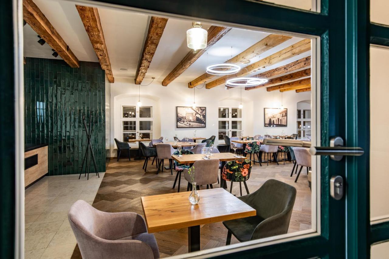 ANTON FLORIAN, zámecký hotel Valtice Esterno foto
