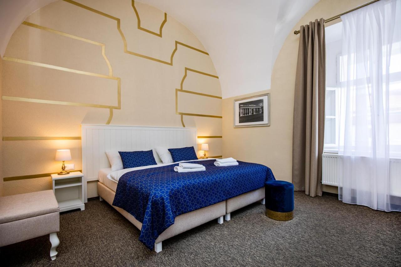 ANTON FLORIAN, zámecký hotel Valtice Esterno foto