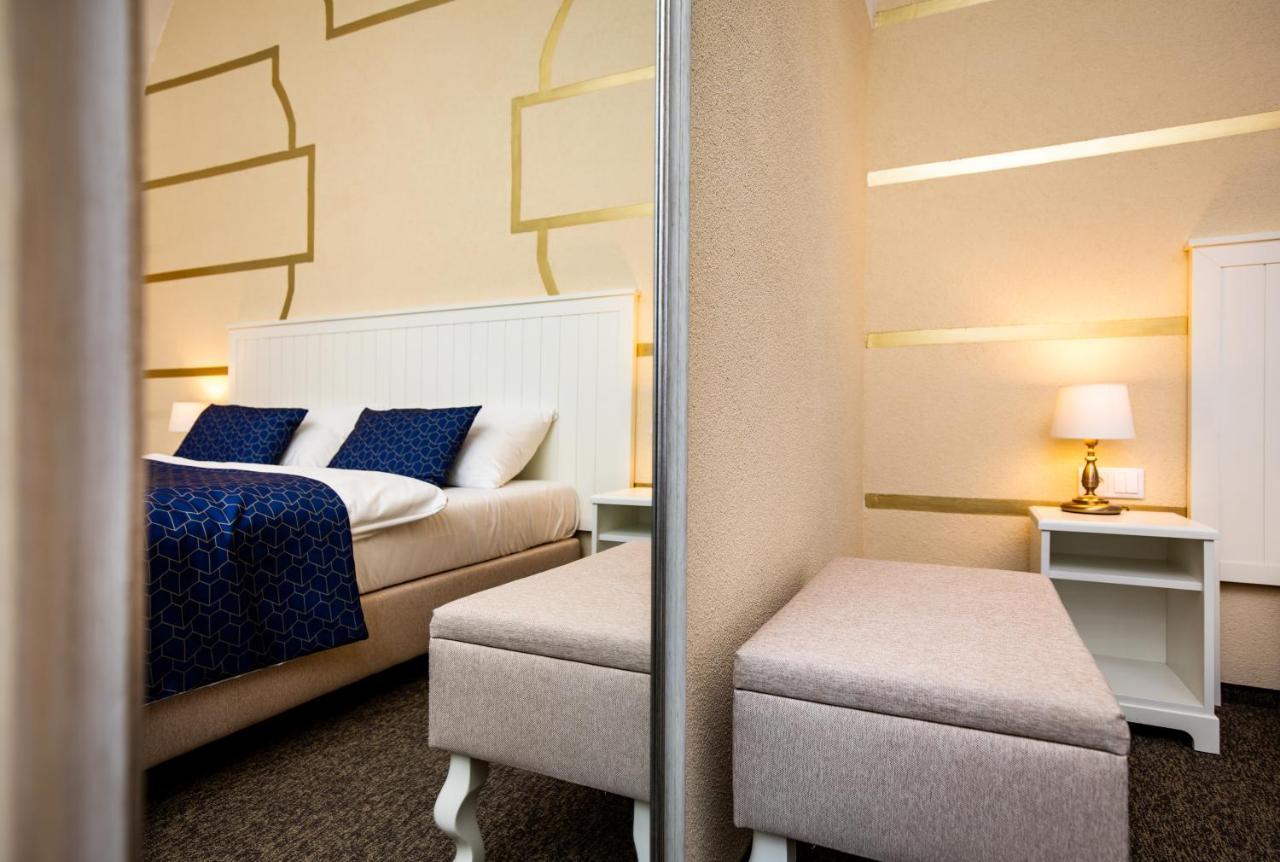 ANTON FLORIAN, zámecký hotel Valtice Esterno foto
