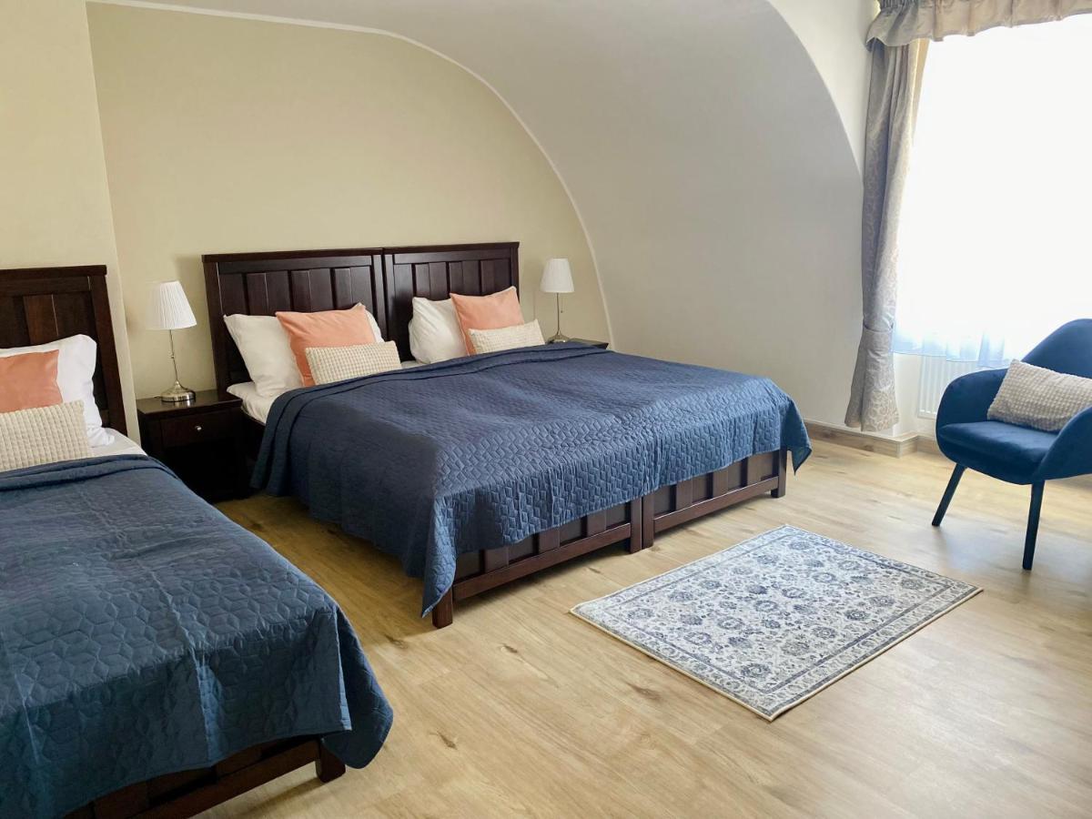 ANTON FLORIAN, zámecký hotel Valtice Esterno foto