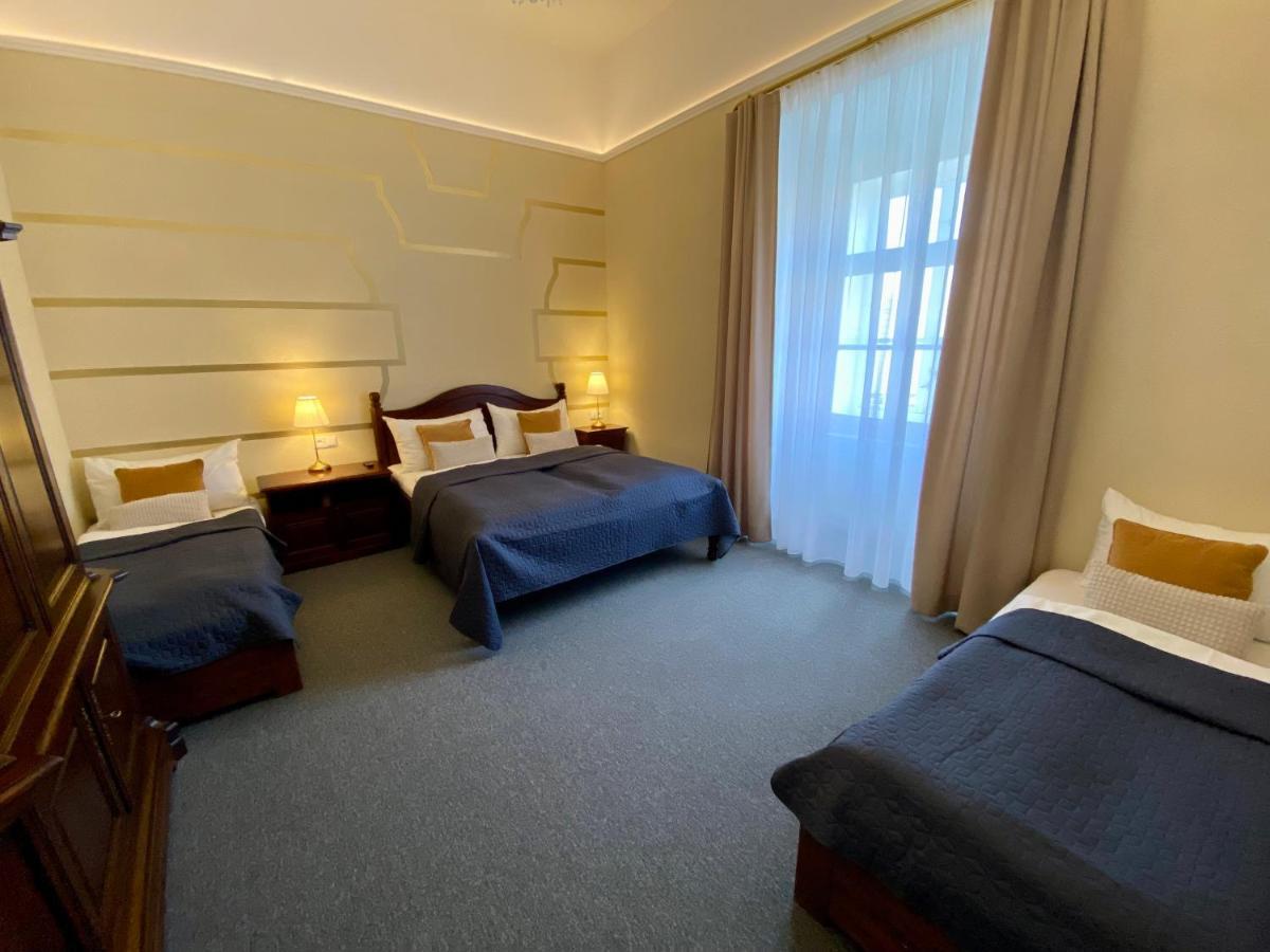 ANTON FLORIAN, zámecký hotel Valtice Esterno foto
