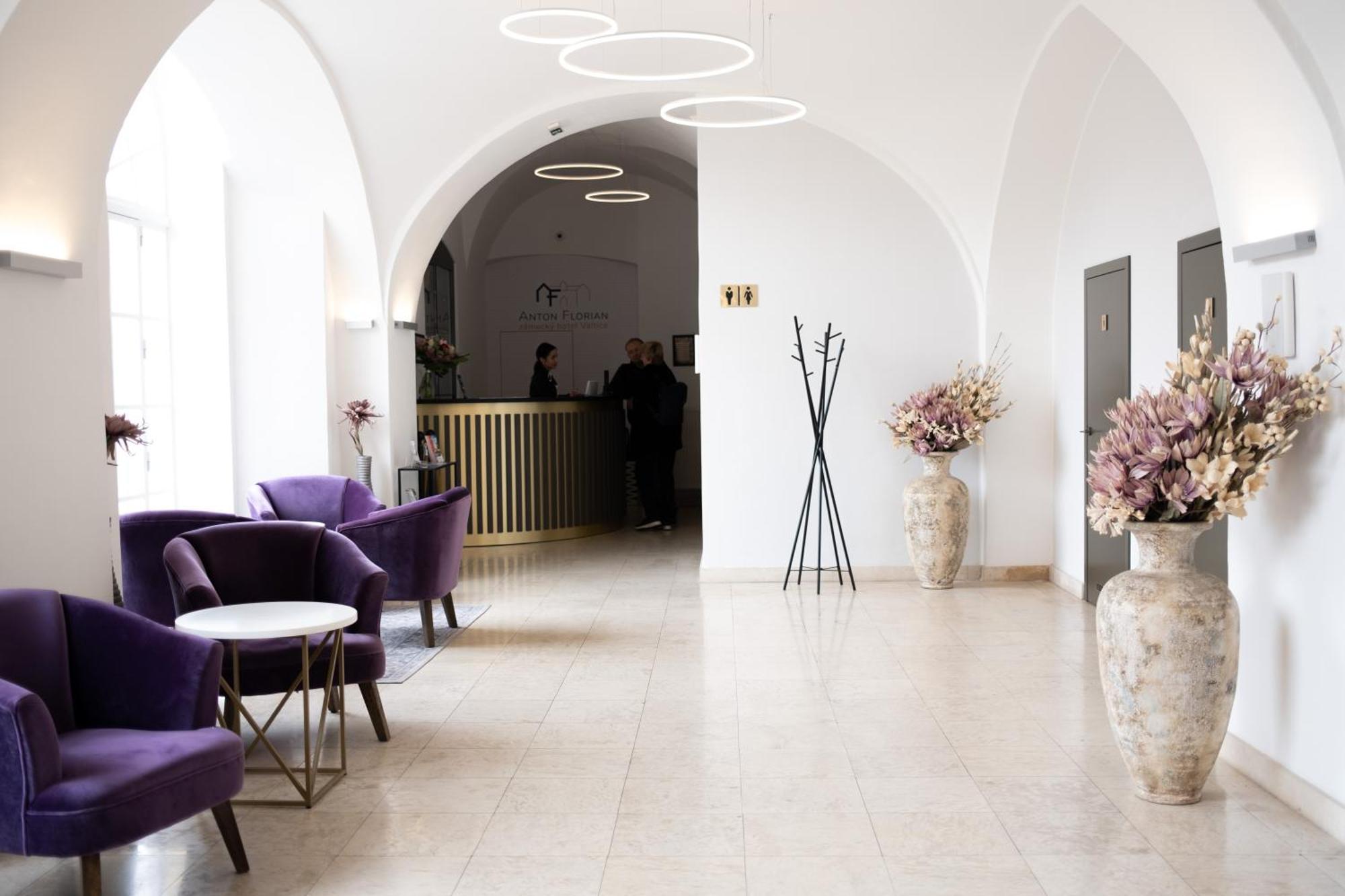 ANTON FLORIAN, zámecký hotel Valtice Esterno foto