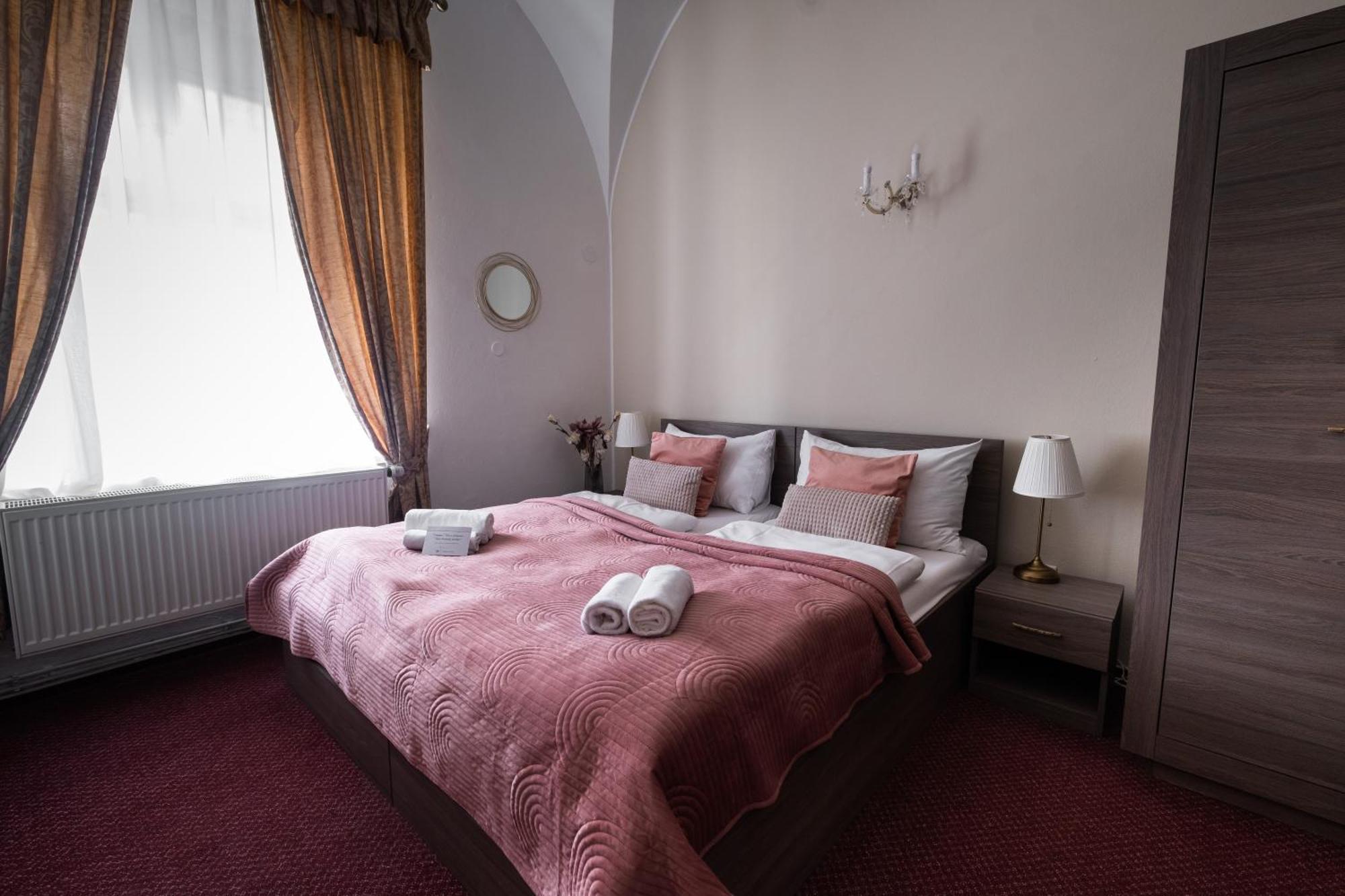 ANTON FLORIAN, zámecký hotel Valtice Esterno foto