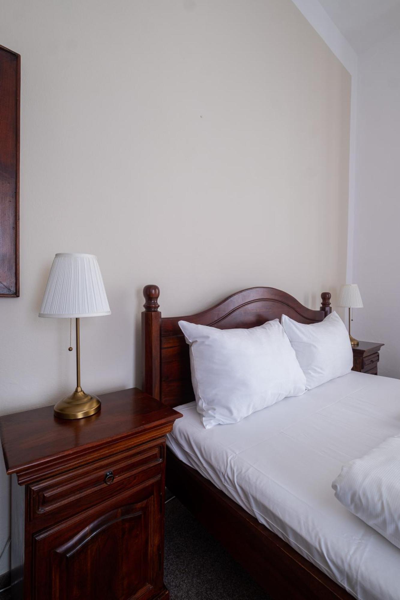 ANTON FLORIAN, zámecký hotel Valtice Esterno foto