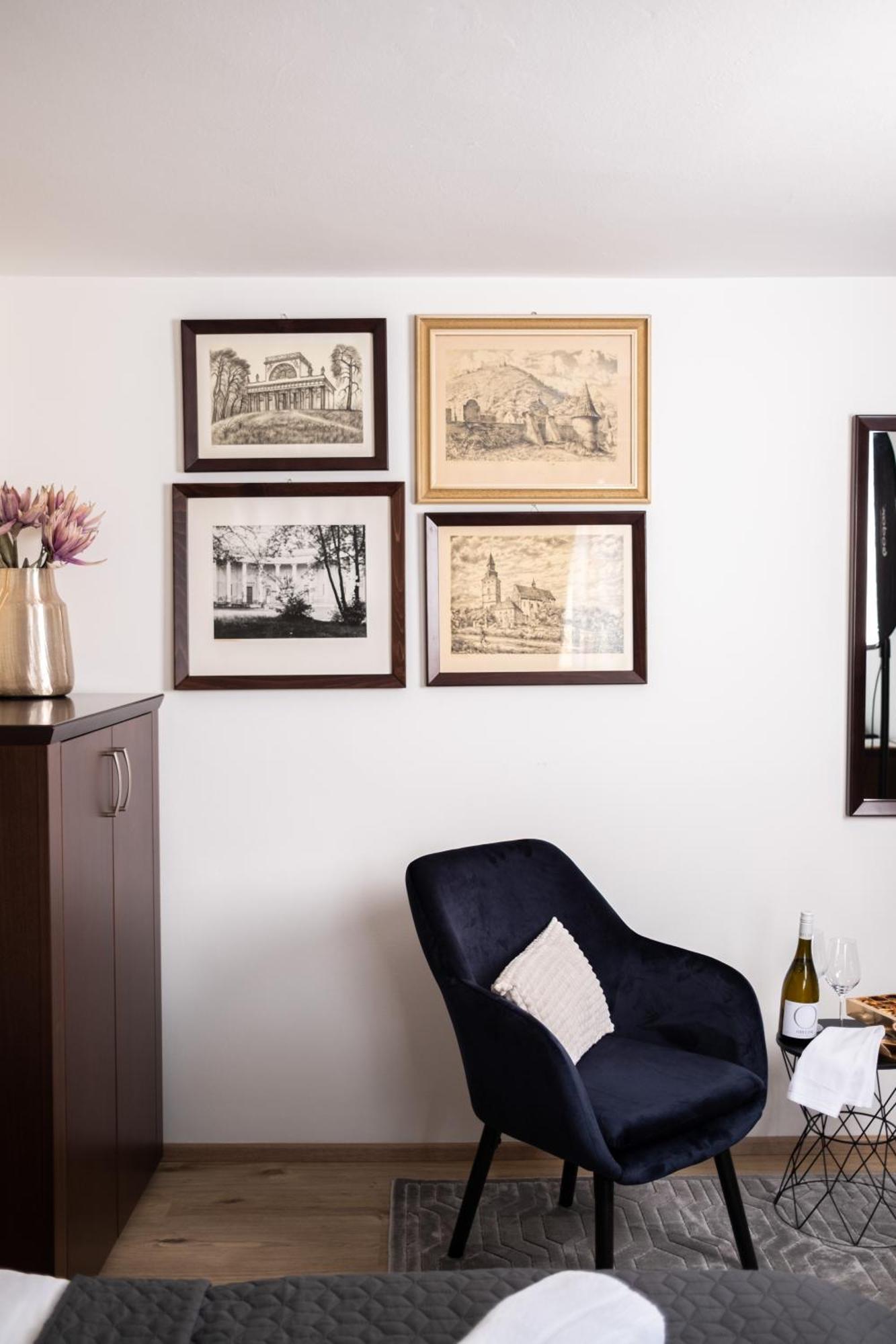 ANTON FLORIAN, zámecký hotel Valtice Esterno foto