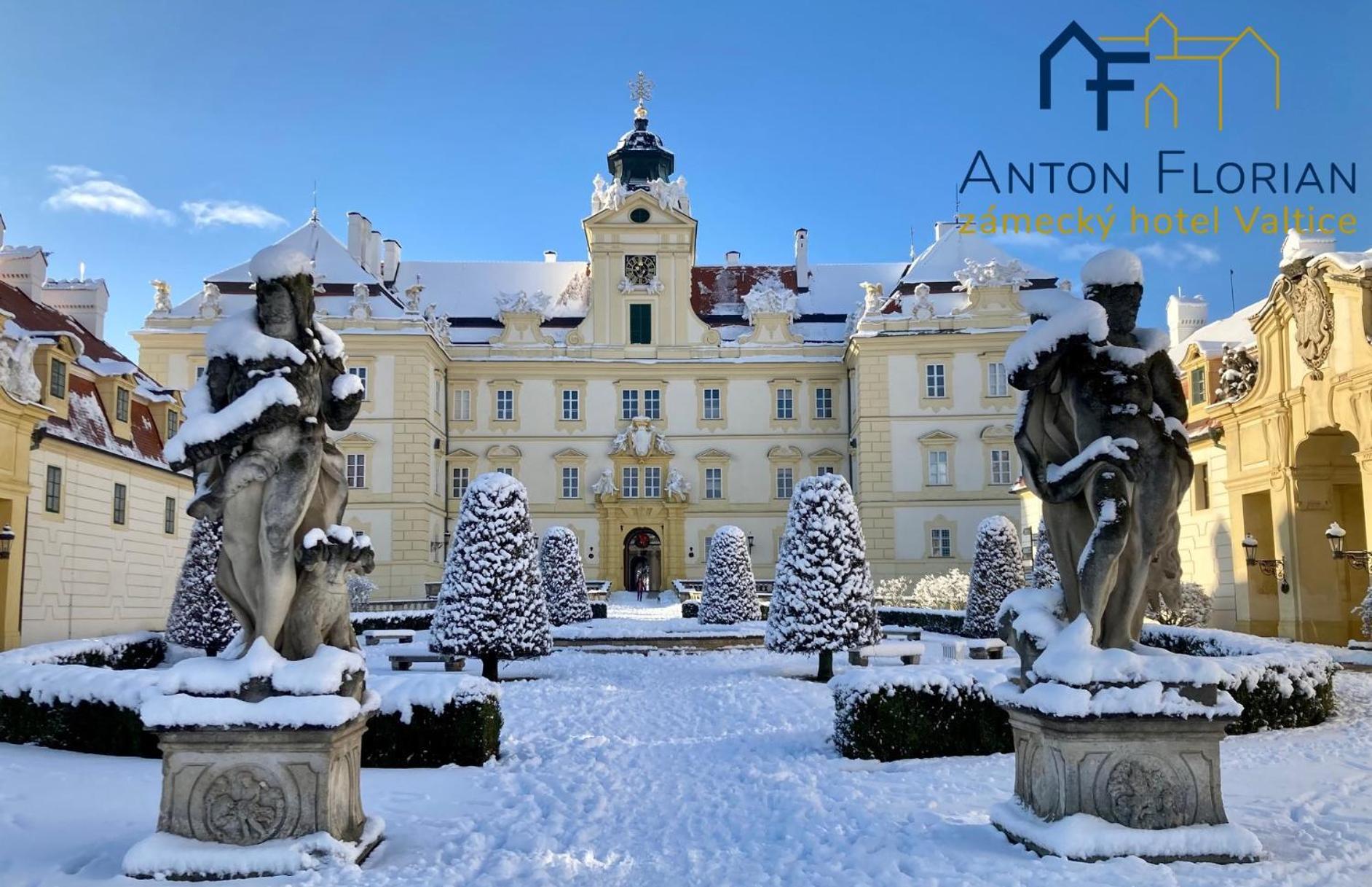 ANTON FLORIAN, zámecký hotel Valtice Esterno foto